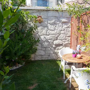 Muezeyyen Hanim Konagi Alaçatı