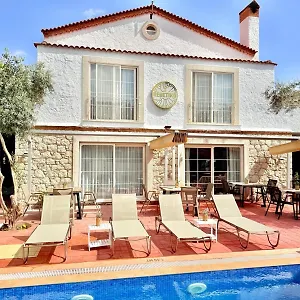 2* Hotel Rebetiko